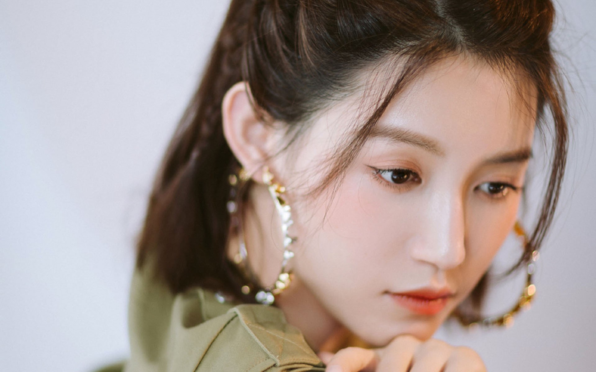 冬季滑冰灯光秀，冰上运动与艺术完美融合，冬季滑冰场广告词