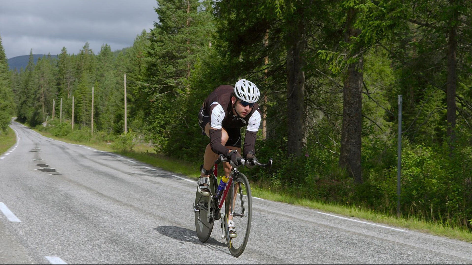 伊拉克男篮在西亚锦标赛中拼搏奋战，期待突破