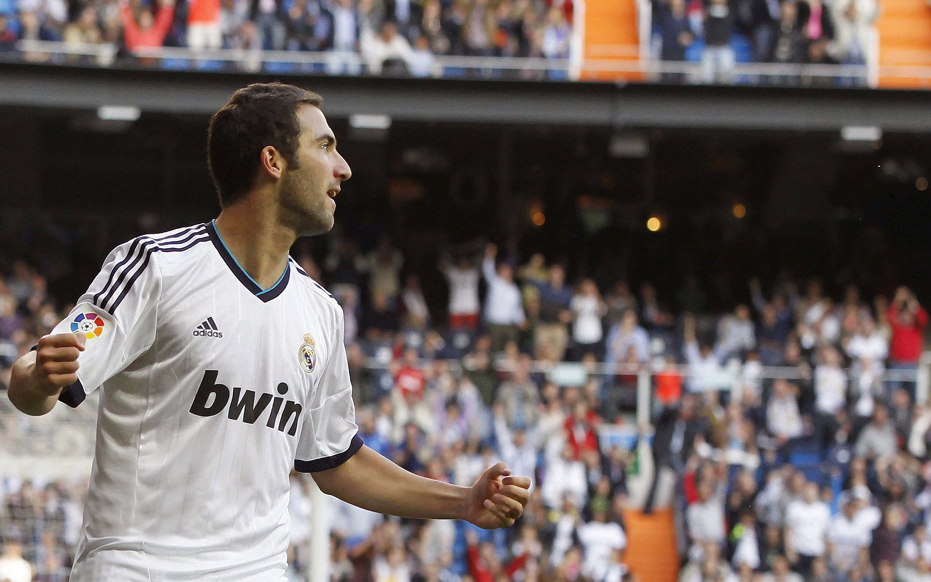 爱游戏登录入口-维尔·冯·威克：在紧张对抗中总能保持冷静，精准突破敌防，维克多冯华尔兹教学中文讲解