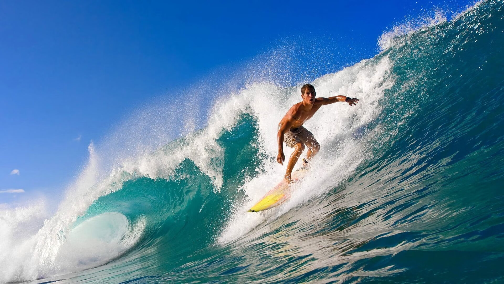 球迷文化盛行，创意横幅点亮赛场，球队宣传文案